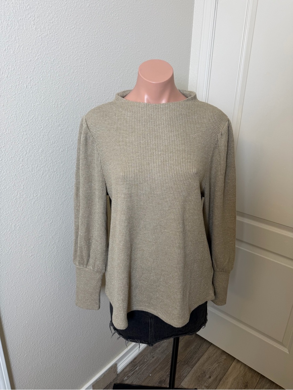 Soft Surroundings Beige Knit with Gold Long-Sleeve Top Sz L